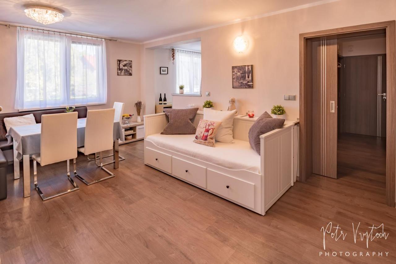 Apartman Na Lipne Frymburk Ngoại thất bức ảnh