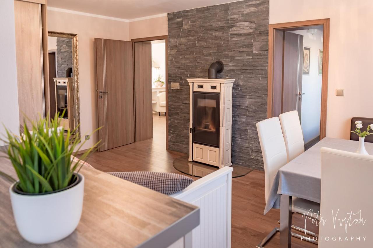 Apartman Na Lipne Frymburk Ngoại thất bức ảnh
